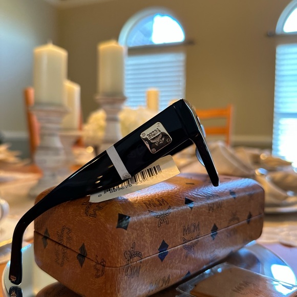 MCM sunglasses NWT! - Picture 8 of 9